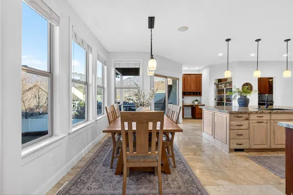 1898 W OLD FORT CIR, Farmington, UT 84025