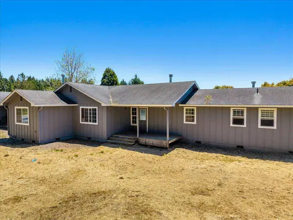 1770 Tompkins Hill RD, Fortuna, CA 95540