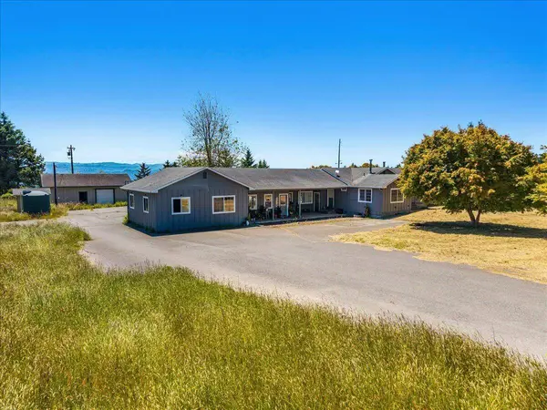 1770 Tompkins Hill RD, Fortuna, CA 95540