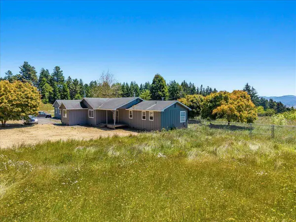 1770 Tompkins Hill RD, Fortuna, CA 95540