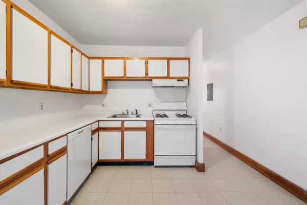 Dorchester, MA 02125-4516,5 Saxton St #2