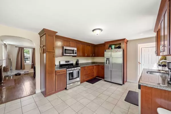 49 King St, Littleton, MA 01460