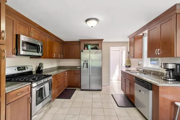 49 King St, Littleton, MA 01460