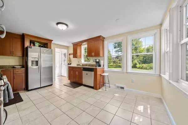 49 King St, Littleton, MA 01460