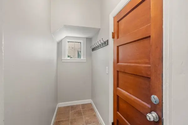 74 Trull St #B, Somerville, MA 02145