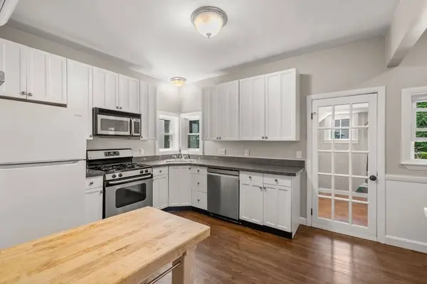 74 Trull St #B, Somerville, MA 02145