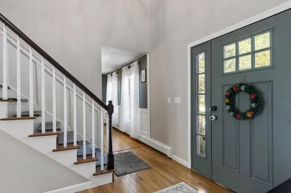 22 Ponnakin Hill Rd, Charlton, MA 01507