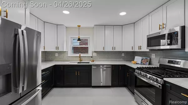 21840 KENOSHA Street, Oak Park, MI 48237