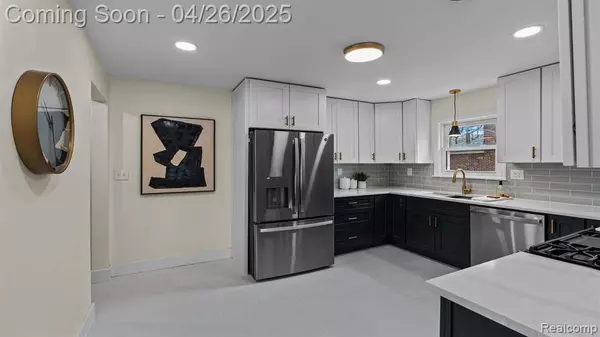 21840 KENOSHA Street, Oak Park, MI 48237