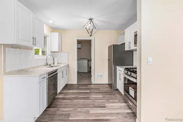 27336 Alger Boulevard, Madison Heights, MI 48071