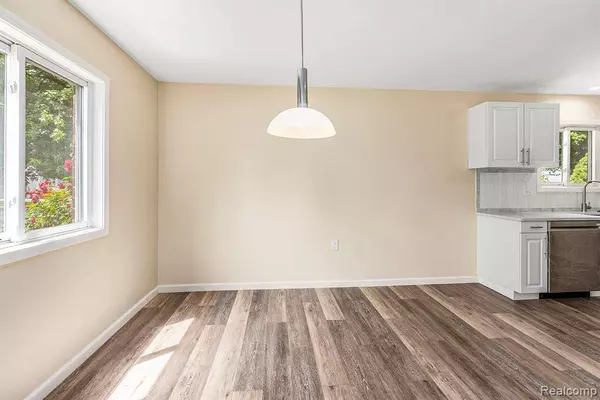 27336 Alger Boulevard, Madison Heights, MI 48071