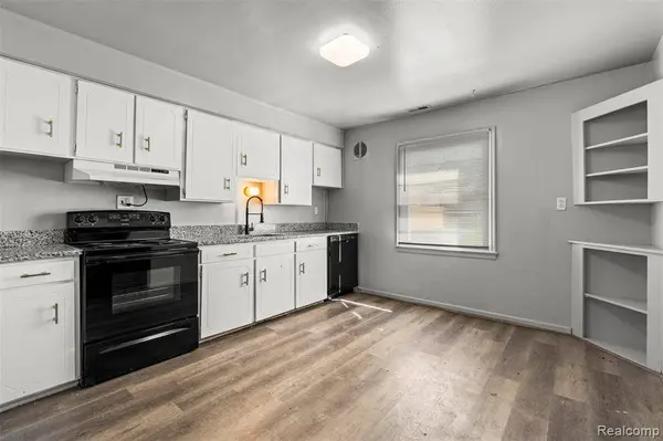 26234 Normandy Street, Roseville, MI 48066