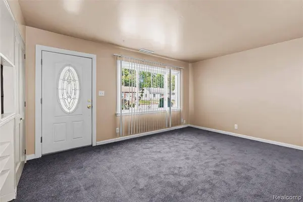 26234 Normandy Street, Roseville, MI 48066