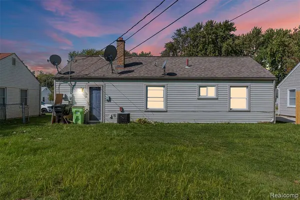 26234 Normandy Street, Roseville, MI 48066