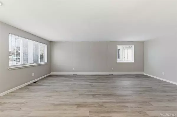 235 N Broadway ST, Mt. Clemens, MI 48043