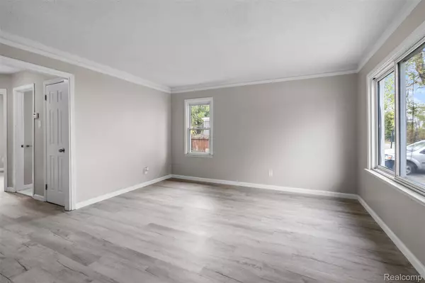 12866 Toepfer RD, Warren, MI 48089