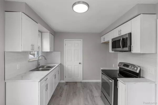 12866 Toepfer RD, Warren, MI 48089