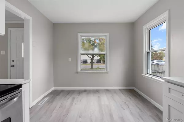 12866 Toepfer RD, Warren, MI 48089