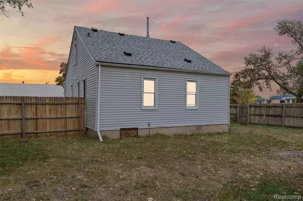 12866 Toepfer RD, Warren, MI 48089