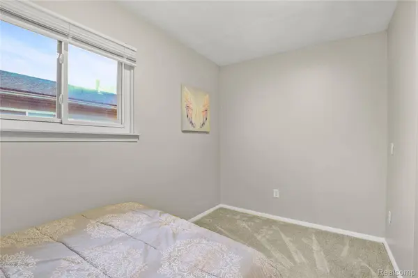 11724 Syracuse ST, Taylor, MI 48180