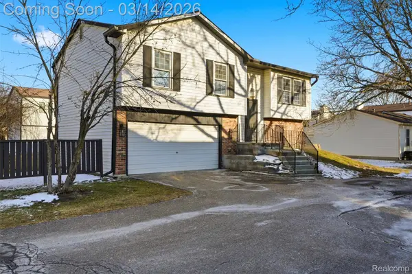 2919 Roundtree DR, Troy, MI 48083