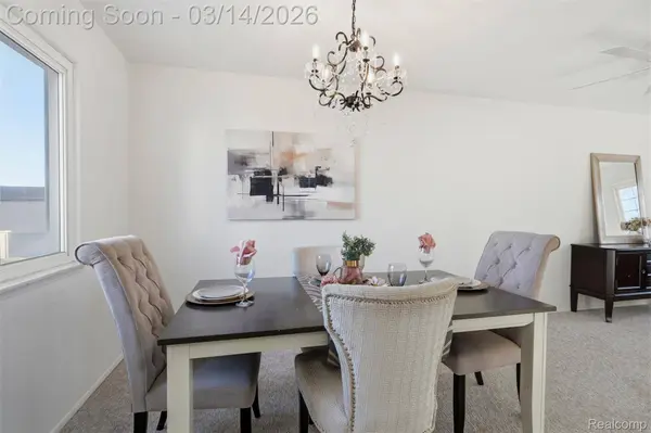 2919 Roundtree DR, Troy, MI 48083