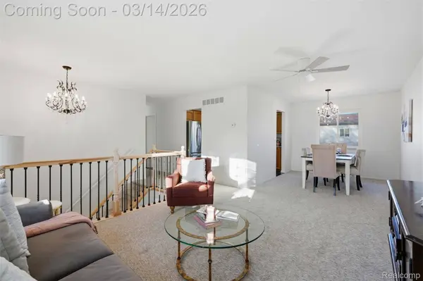 2919 Roundtree DR, Troy, MI 48083