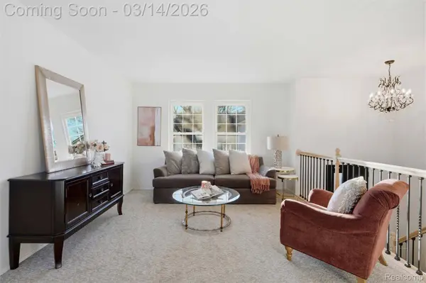 2919 Roundtree DR, Troy, MI 48083