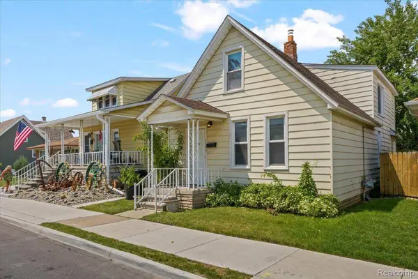 2104 11th ST, Wyandotte, MI 48192