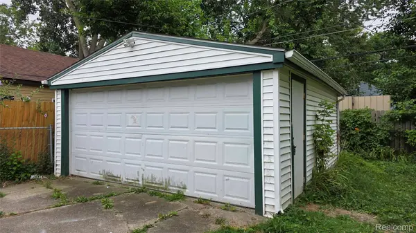 7220 Toepfer RD, Warren, MI 48091