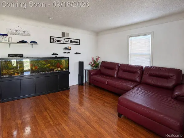 26095 Powers AVE, Dearborn Heights, MI 48125