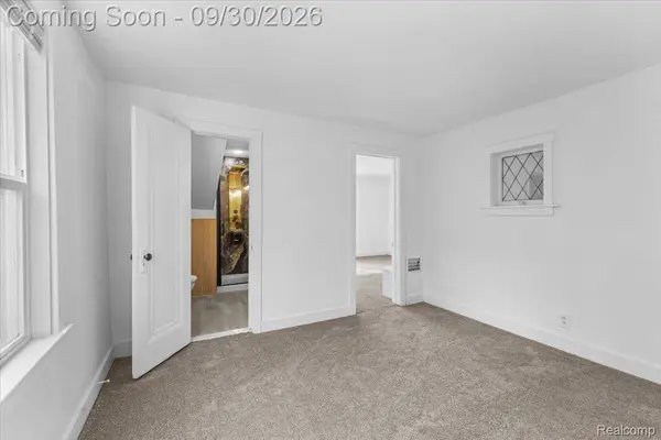 5275 Yorkshire RD, Detroit, MI 48224