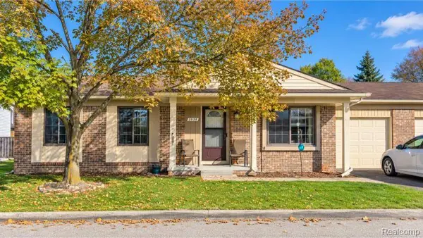 2939 Roundtree DR