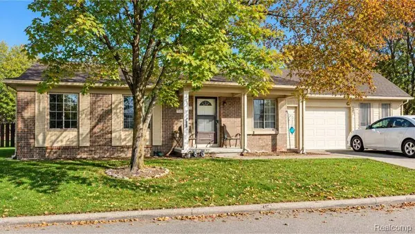 2939 Roundtree DR, Troy, MI 48083