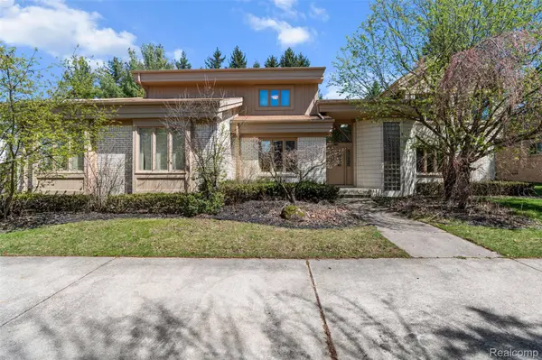 6739 Arlington DR