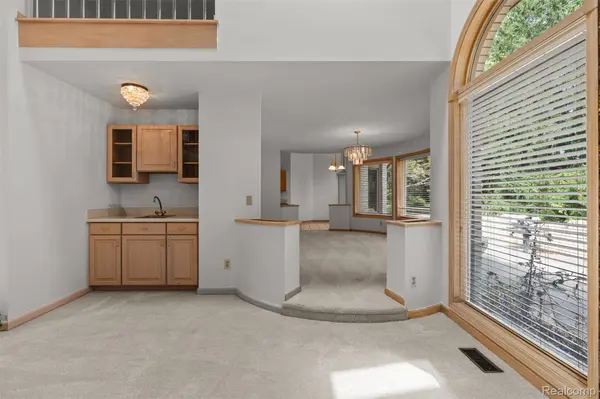 6739 Arlington DR, West Bloomfield, MI 48322