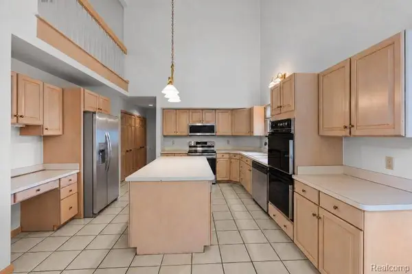 6739 Arlington DR, West Bloomfield, MI 48322