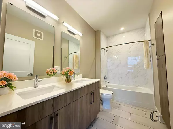 145 RIVERHAVEN DR #541, Oxon Hill, MD 20745