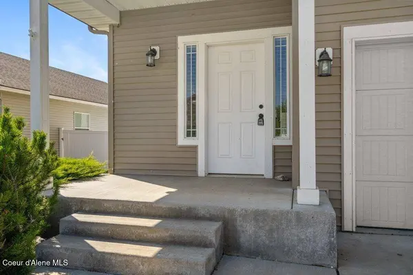 8263 N WENTWORTH ST, Post Falls, ID 83854