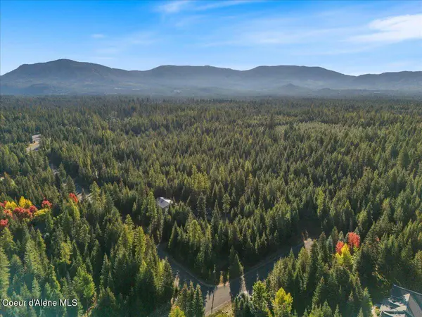 10050 E DUCE RD, Athol, ID 83801