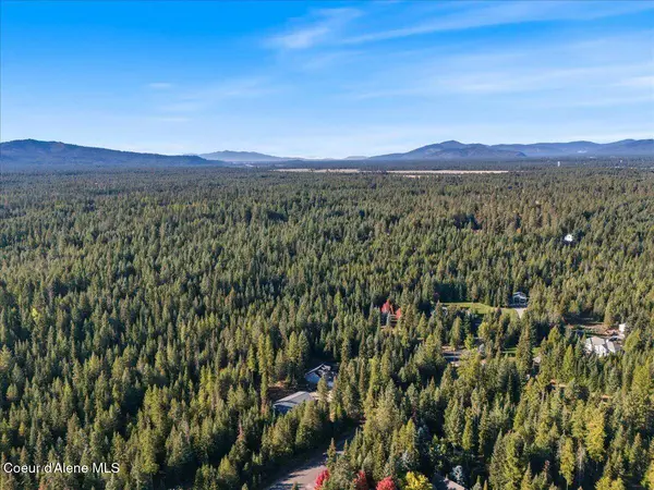 10050 E DUCE RD, Athol, ID 83801