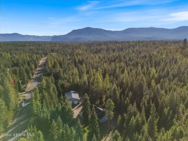 10050 E DUCE RD, Athol, ID 83801