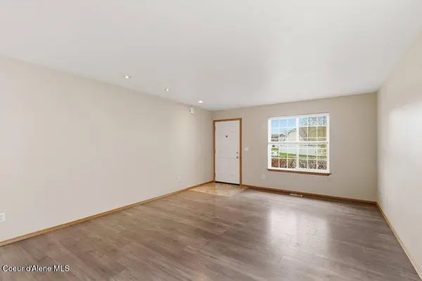 8312 N Courcelles PKWY, Hayden, ID 83835