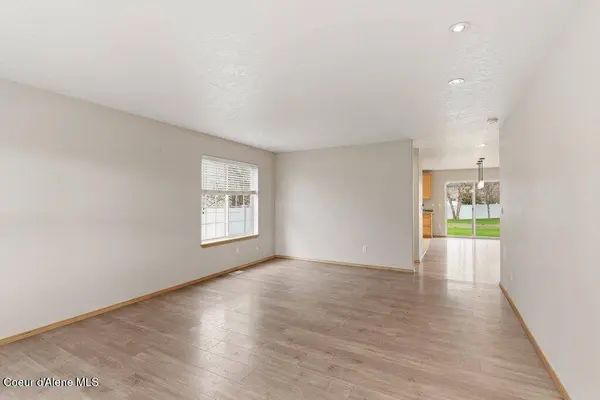 8312 N Courcelles PKWY, Hayden, ID 83835