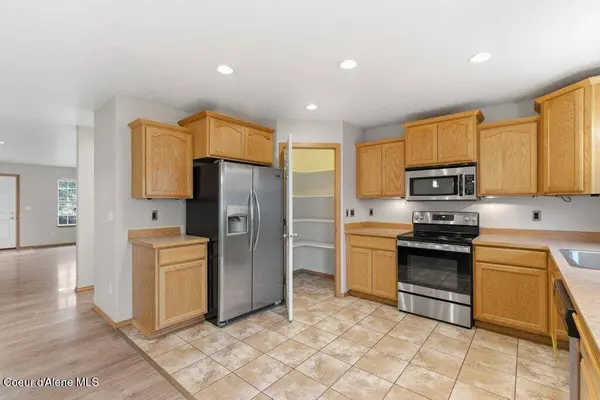 8312 N Courcelles PKWY, Hayden, ID 83835