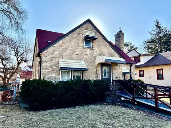 113 7th AVE N, Hopkins, MN 55343