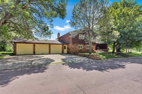 620 1st ST E, Tracy, MN 56175