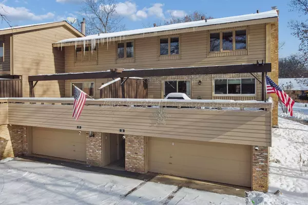 37 Birnamwood DR, Burnsville, MN 55337