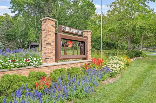 37 Birnamwood DR, Burnsville, MN 55337