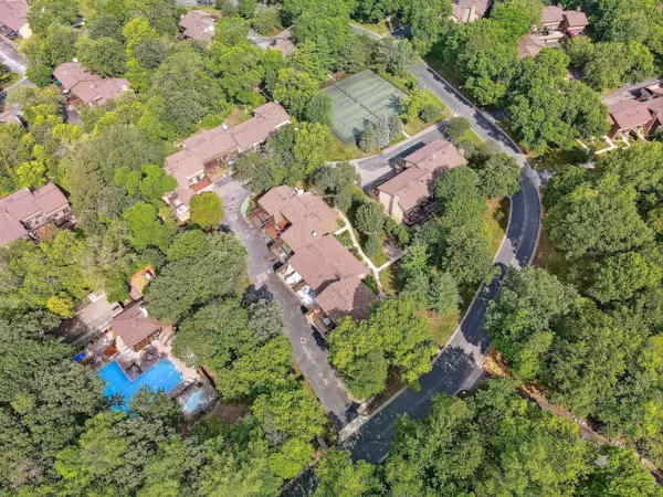 37 Birnamwood DR, Burnsville, MN 55337